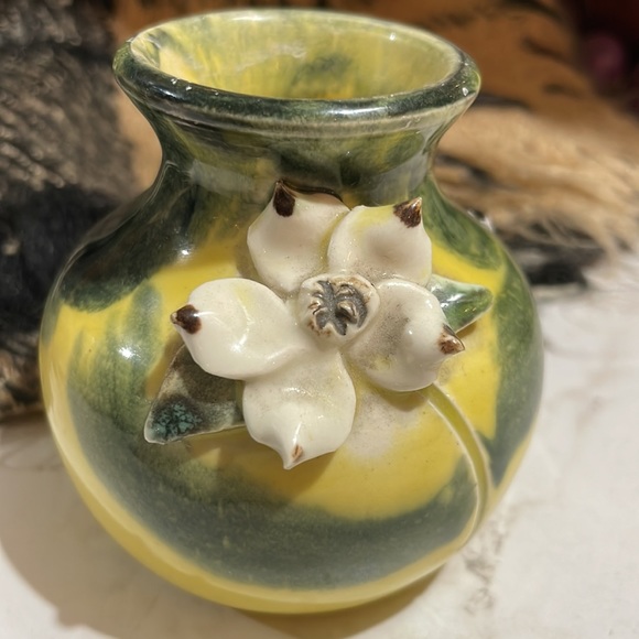 Ineke Bud vase. Lovely pottery vase about 3 inches high. - Picture 2 of 3